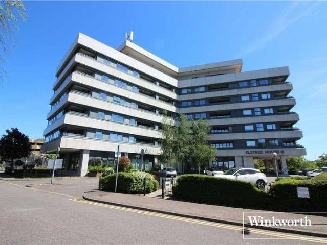 Flat for sale in Elstree and Borehamwood, Borehamwood
