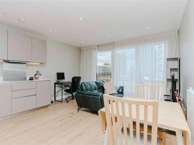 Flat for sale in Shooters Hill, Greater London