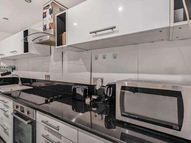 Flat for sale in Notting Hill, Greater London