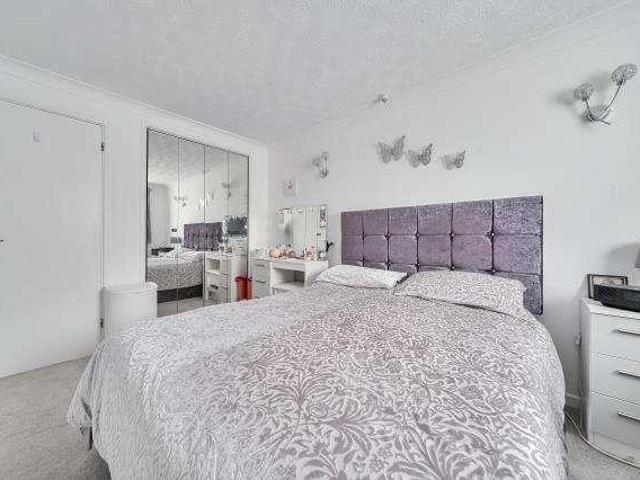 Flat for sale in Evershot, Oxfordshire