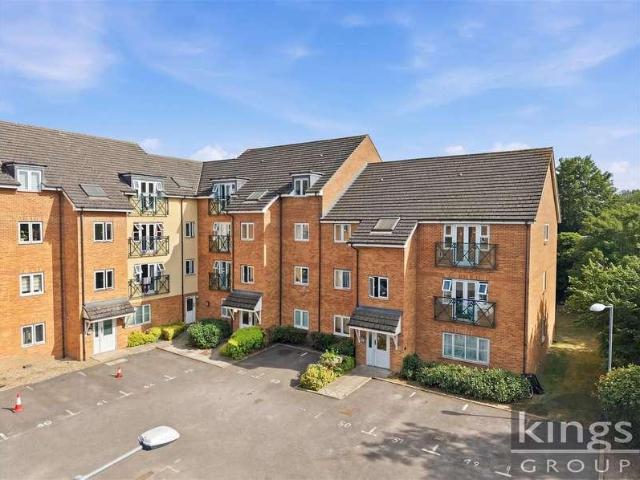 Flat for sale in Broxbourne, Hertfordshire