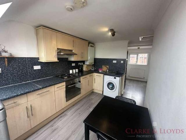 Flat for sale in Leytonstone, Greater London