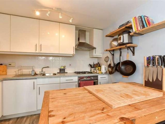 Flat for sale in Pachesham Park, Surrey