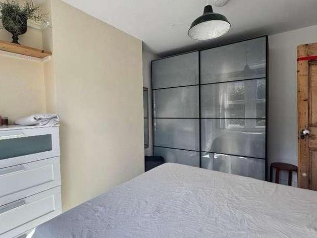 Flat for sale in Nunhead, Greater London