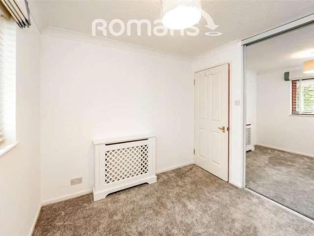 Flat for sale in Hart, Hampshire