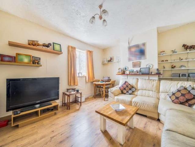 Flat for sale in Gloucester, Gloucestershire