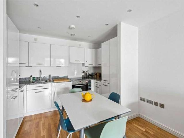 Flat for sale in London Borough of Tower Hamlets, Greater London