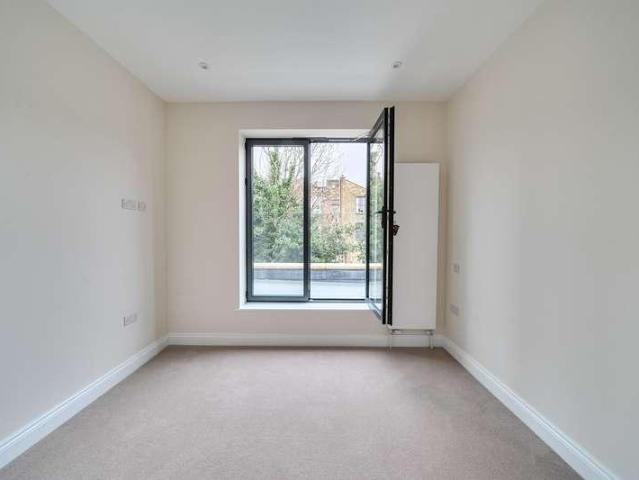 Flat for sale in Holloway, Greater London