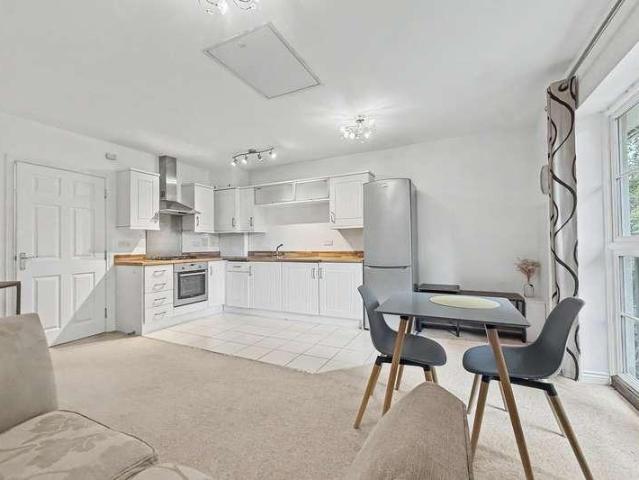 Flat for sale in Fulflood, Hampshire