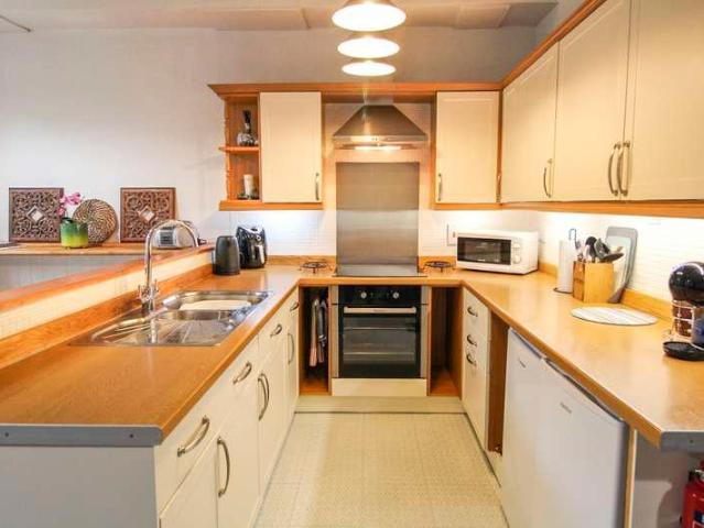 Flat for sale in Calton, Airton