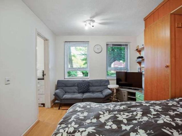 Flat for sale in Beckton, Greater London