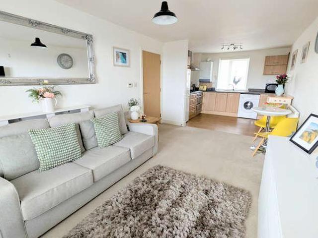 Flat for sale in Roseworthy, Cornwall