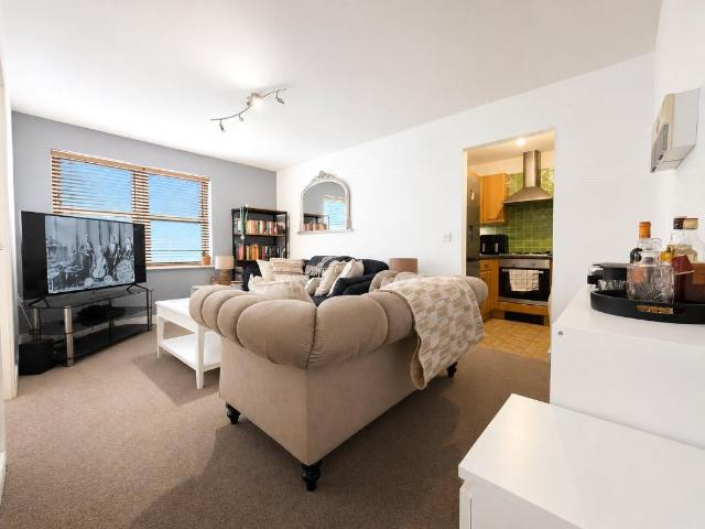 Flat for sale in Barling, Essex