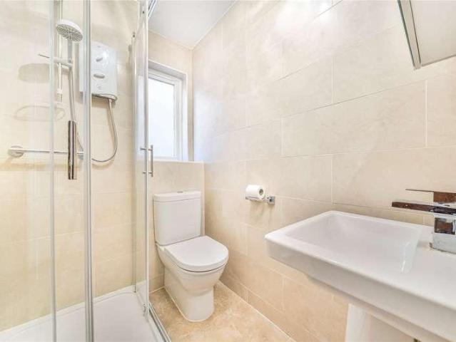 Flat for sale in Surbiton, Greater London