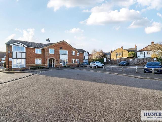 Flat for sale in East Wickham, Greater London