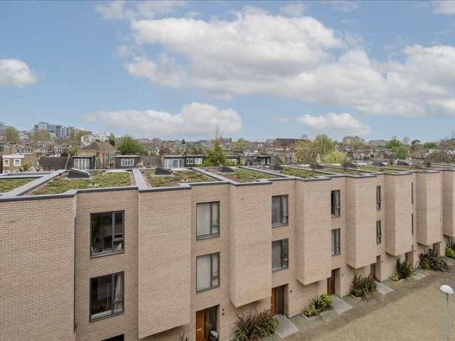 Flat for sale in Shepherd's Bush, Greater London