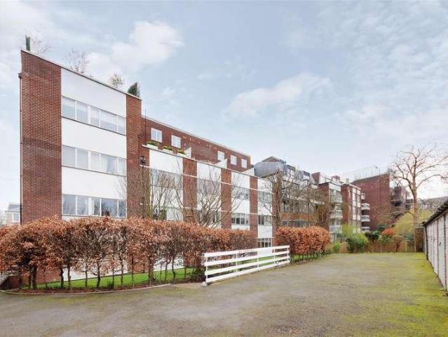Flat for sale in Belsize Park, Greater London