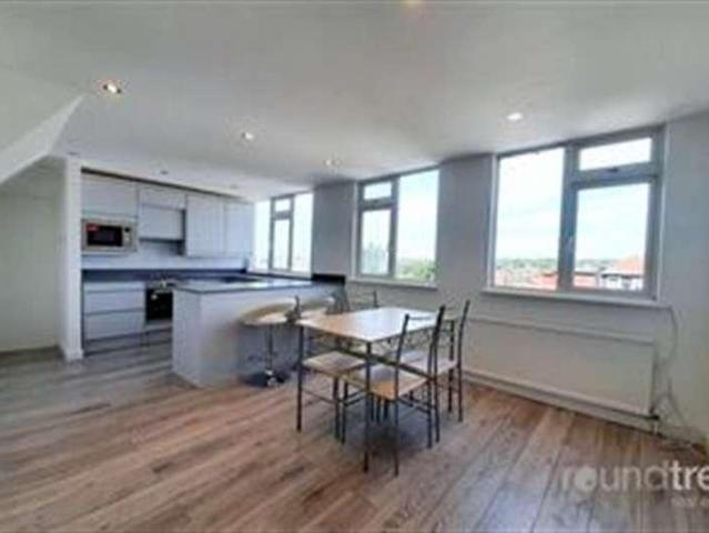 Flat for sale in Brent Cross, Greater London
