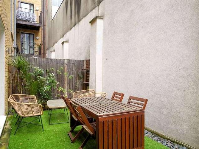 Flat for sale in Holloway, Greater London