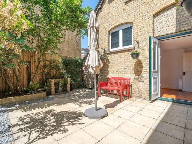 Flat for sale in Finchley, Greater London