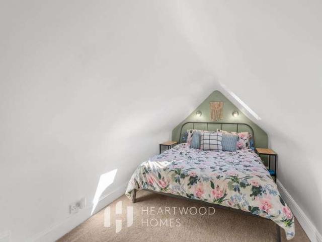 Flat for sale in St Albans, Five Acres
