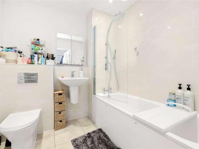 Flat for sale in Ratcliffe, Limehouse