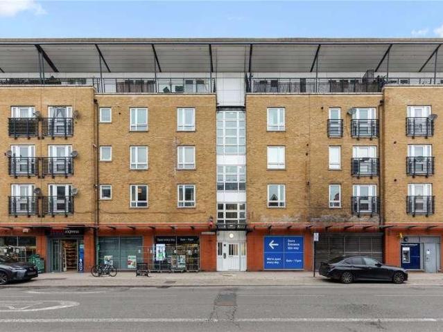 Flat for sale in Islington, Greater London