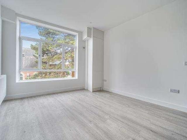 Flat for sale in Berrick Salome, Oxfordshire