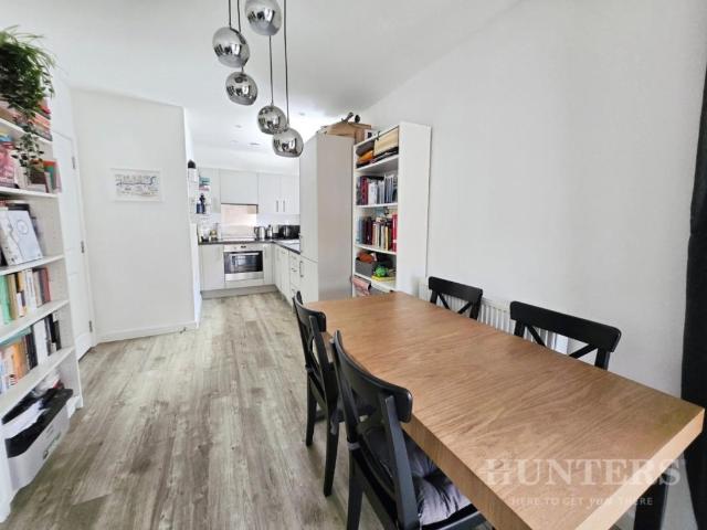 Flat for sale in Hackbridge, Greater London