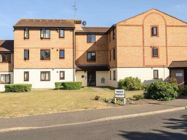 Flat for sale in Hackbridge, Greater London