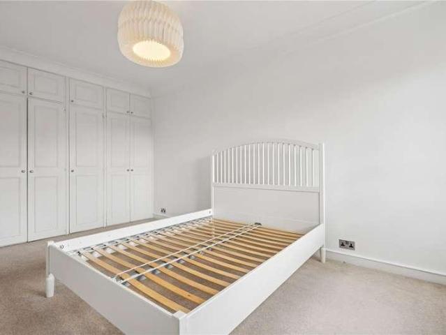 Flat for sale in Bayswater, Greater London