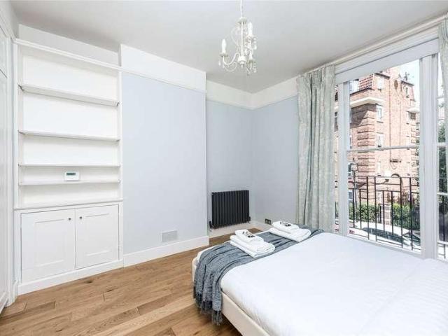 Flat for sale in Pimlico, Greater London