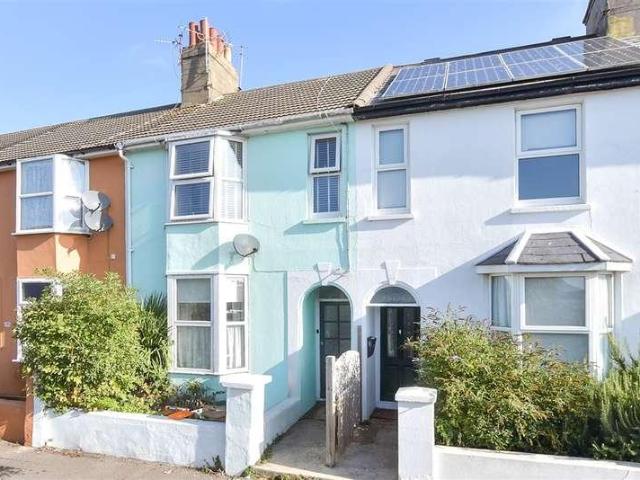 Flat for sale in Littlehampton, Arun