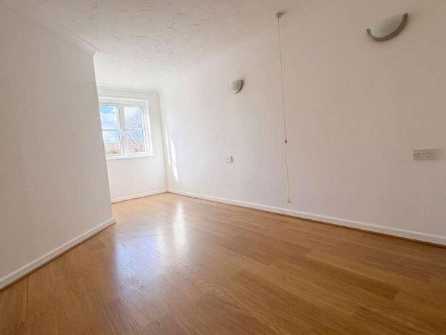 Flat for sale in Salisbury, Wiltshire