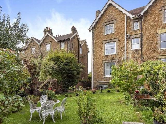Flat for sale in Charlotteville, Westborough