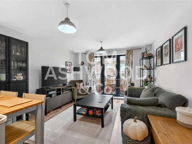 Flat for sale in Roding Riverside, Greater London