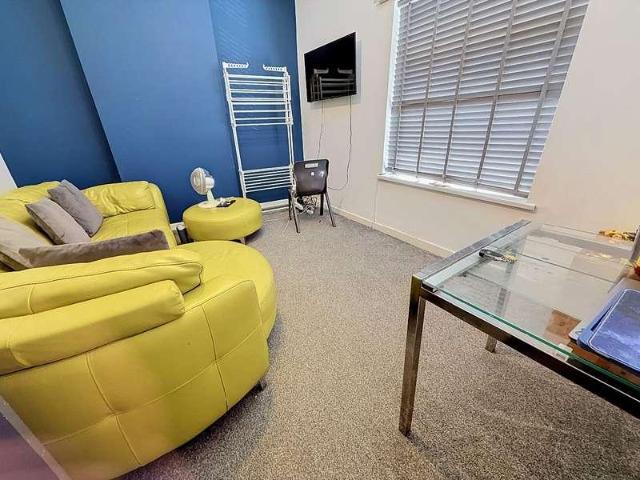 Flat for sale in Basford, Stoke