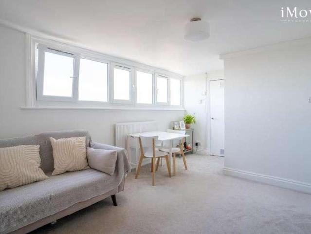 Flat for sale in Crystal Palace, Greater London