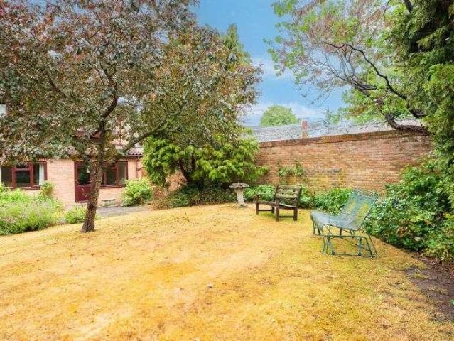 Flat for sale in Bromley, Hayes