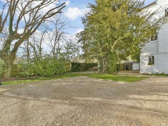 Flat for sale in Red Hill, Surrey