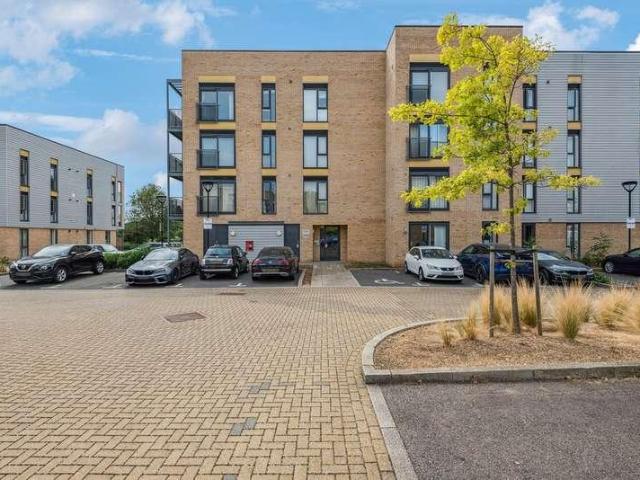Flat for sale in Hitchin, North Hertfordshire