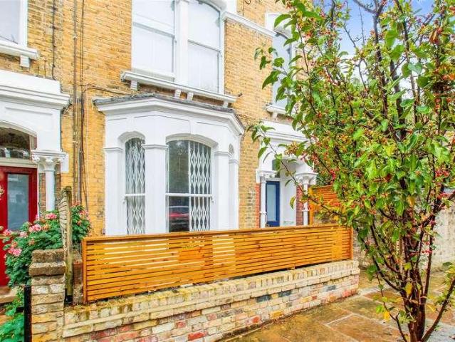 Flat for sale in Maitland Park, Greater London