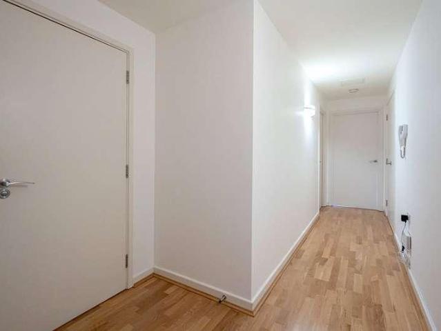 Flat for sale in St. George in the East, Wapping
