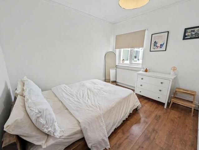 Flat for sale in Pokesdown, Bournemouth