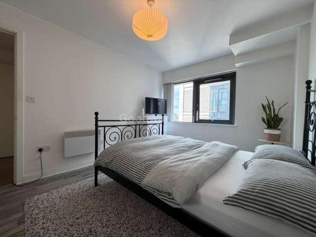 Flat for sale in Georgia, Greater Manchester