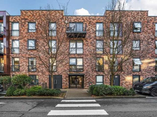 Flat for sale in Little Stanmore, Greater London