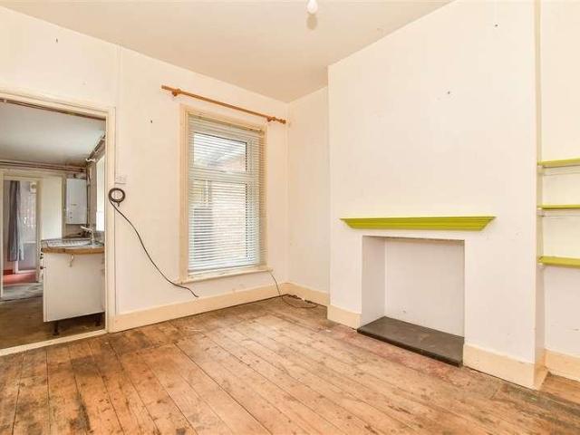 Flat for sale in Folkestone