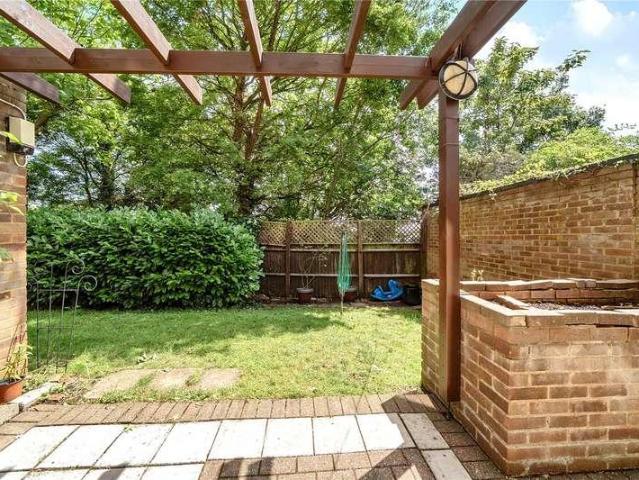 Flat for sale in London Borough of Ealing, Perivale