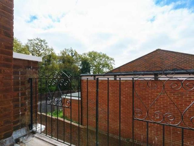 Flat for sale in Hendon, Greater London
