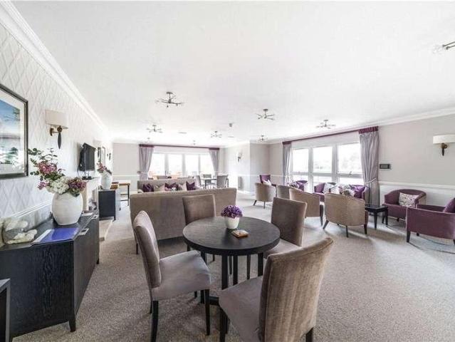 Flat for sale in Pinner, Greater London